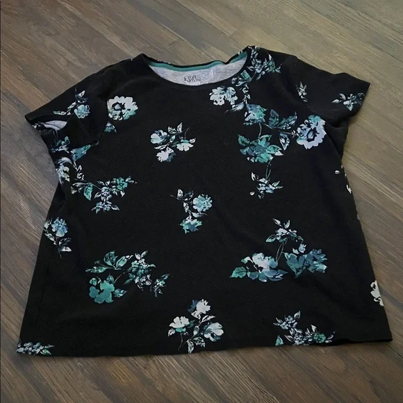 Croft & Barrow Black Floral Short Sleeve Tee - Picture 1 of 2